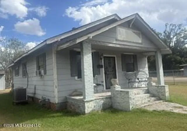 Photo 2 of Single family home for sale at 207 10th, Greenwood, MS 38930 | MLS# 4164543 | Listing updated on 2026-10-05