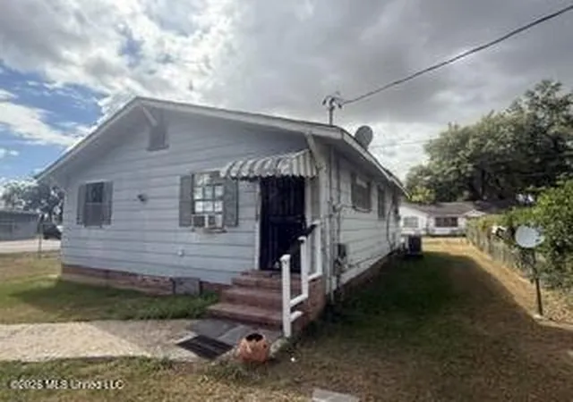 Photo 3 of Single family home for sale at 207 10th, Greenwood, MS 38930 | MLS# 4164543 | Listing updated on 2026-10-05