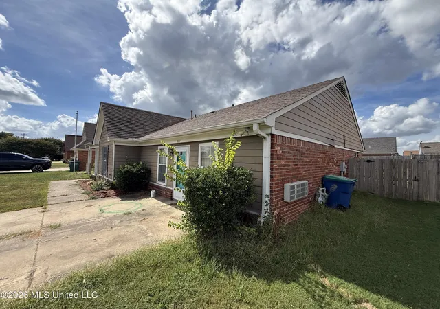 Photo 3 of Single family home for sale at 9111 Bentley Woods Dr, Southaven, MS 38671 | MLS# 4164544 | Listing updated on 2026-10-12