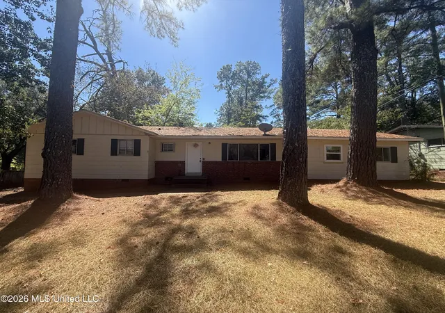 Photo 1 of Sale Pending at 905 Raymond Rd, Jackson, MS 39204 | MLS# 4164749 | Listing updated on 2026-10-15