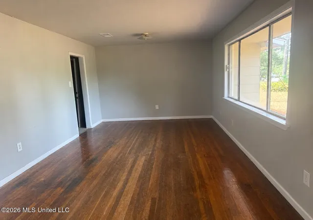Photo 2 of Sale Pending at 905 Raymond Rd, Jackson, MS 39204 | MLS# 4164749 | Listing updated on 2026-10-15