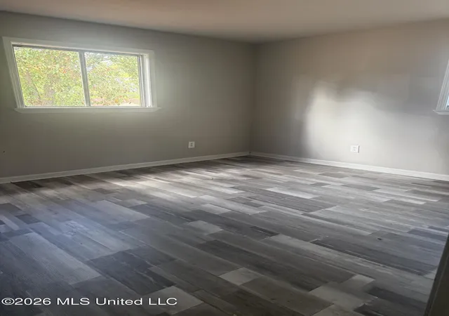 Photo 3 of Sale Pending at 905 Raymond Rd, Jackson, MS 39204 | MLS# 4164749 | Listing updated on 2026-10-15