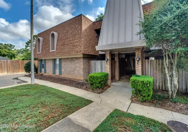 Condo for sale at 5155 Wayneland Dr, Jackson, MS 39211 | MLS# 4164641