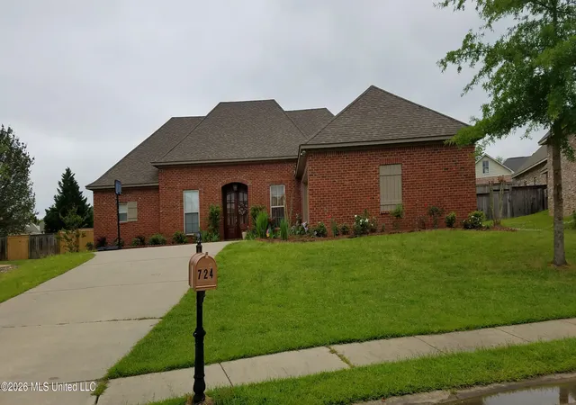 Photo 2 of Single family home for sale at 724 Huntington Cvs, Madison, MS 39110 | MLS# 4164674 | Listing updated on 2026-10-08
