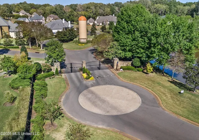 Photo 3 of Mansion for sale at 4512 N Spring Meadow Way, Olive Branch, MS 38654 | MLS# 4164888 | Listing updated on 2026-10-20