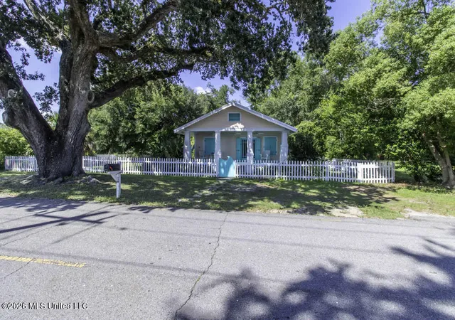 Photo 1 of Single family home for sale at 1085 Township Rd, Gulfport, MS 39507 | MLS# 4164698 | Listing updated on 2026-10-12