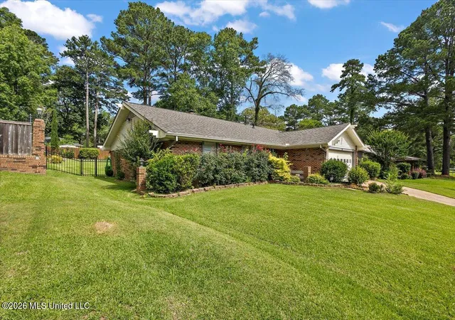 Photo 2 of Single family home for sale at 55 Sunline Dr, Brandon, MS 39042 | MLS# 4164706 | Listing updated on 2026-10-06
