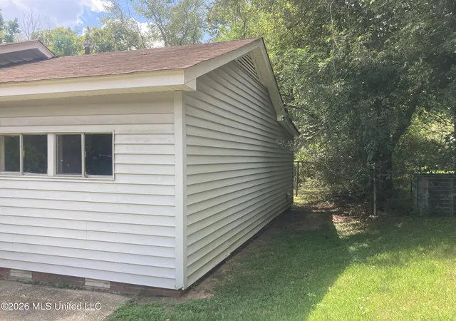 Photo 2 of Single family home for sale at 1007 Winn St, Jackson, MS 39204 | MLS# 4164727 | Listing updated on 2026-10-14