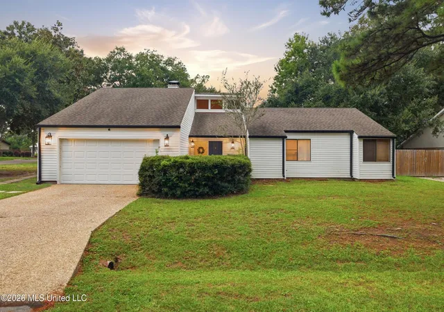 Photo 2 of Single family home for sale at 5420 E Diamondhead Dr, Diamondhead, MS 39525 | MLS# 4164725 | Listing updated on 2026-10-08
