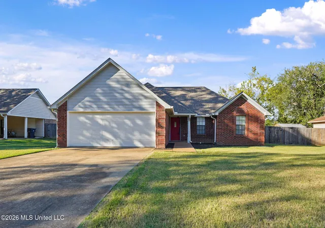 Photo 1 of Sale Pending at 390 Shady Grv Dr, Hernando, MS 38632 | MLS# 4165006 | Listing updated on 2026-10-16