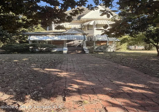 Photo 1 of Single family home for sale at 118 Grand Ave, Yazoo City, MS 39194 | MLS# 4164832 | Listing updated on 2026-10-07