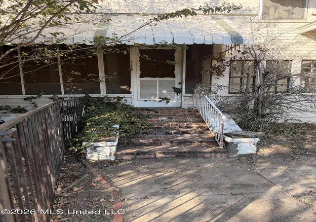 Photo 2 of Single family home for sale at 118 Grand Ave, Yazoo City, MS 39194 | MLS# 4164832 | Listing updated on 2026-10-07