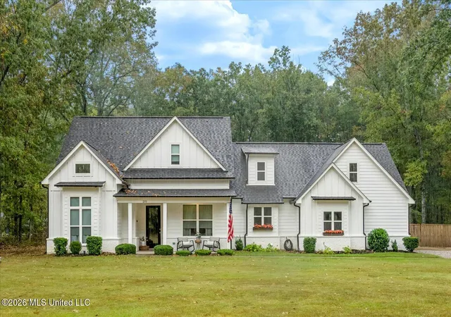 Photo 1 of Single family home for sale at 215 Dry Fld Rd, Byhalia, MS 38611 | MLS# 4164772 | Listing updated on 2026-10-07