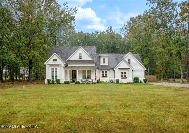 Photo 2 of Single family home for sale at 215 Dry Fld Rd, Byhalia, MS 38611 | MLS# 4164772 | Listing updated on 2026-10-07