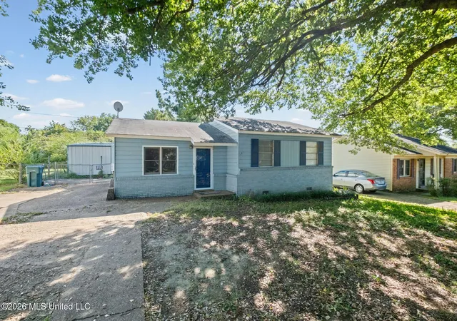 Photo 2 of Sale Pending at 1633 Whitehead Dr, Southaven, MS 38671 | MLS# 4164800 | Listing updated on 2026-10-10