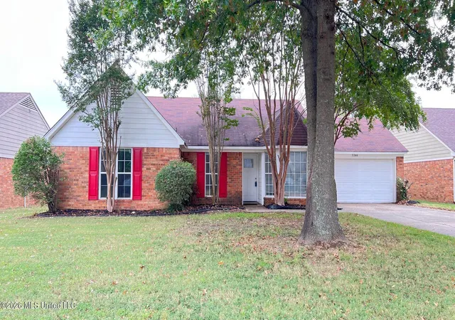 Photo 1 of Sale Pending at 5344 Woodchase Dr, Southaven, MS 38671 | MLS# 4165115 | Listing updated on 2026-10-21