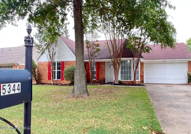 Photo 2 of Sale Pending at 5344 Woodchase Dr, Southaven, MS 38671 | MLS# 4165115 | Listing updated on 2026-10-21