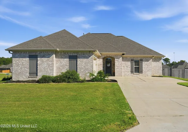 Photo 1 of Single family home for sale at 137 Chartleigh Cir, Canton, MS 39046 | MLS# 4165177 | Listing updated on 2026-10-21