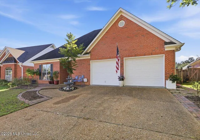 Photo 2 of Single family home for sale at 561 Spring Lake Dr, Pearl, MS 39208 | MLS# 4164828 | Listing updated on 2026-10-19
