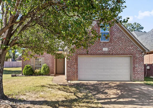 Single family home for sale at 4909 Graham Lake Dr, Olive Branch, MS 38654 | MLS# 4164859