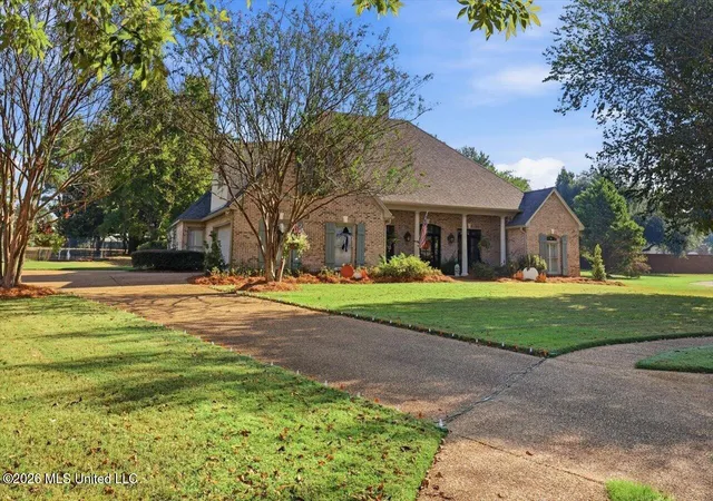 Photo 3 of Single family home for sale at 190 Parke Dr, Ridgeland, MS 39157 | MLS# 4165026 | Listing updated on 2026-10-19