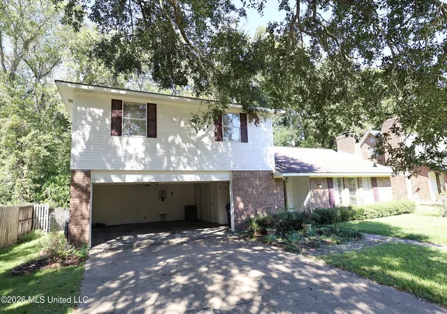 Photo 1 of Single family home for sale at 105 Linwood Ct, Natchez, MS 39120 | MLS# 4164873 | Listing updated on 2026-10-09