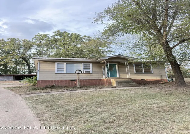 Photo 2 of Sale Pending at 816 Summit St, Winona, MS 38967 | MLS# 4164894 | Listing updated on 2026-10-23