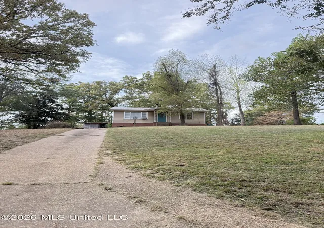 Photo 3 of Sale Pending at 816 Summit St, Winona, MS 38967 | MLS# 4164894 | Listing updated on 2026-10-23