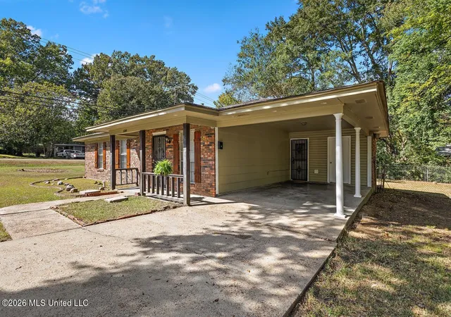 Photo 3 of Sale Pending at 5246 Ginger Dr, Jackson, MS 39209 | MLS# 4165150 | Listing updated on 2026-10-17