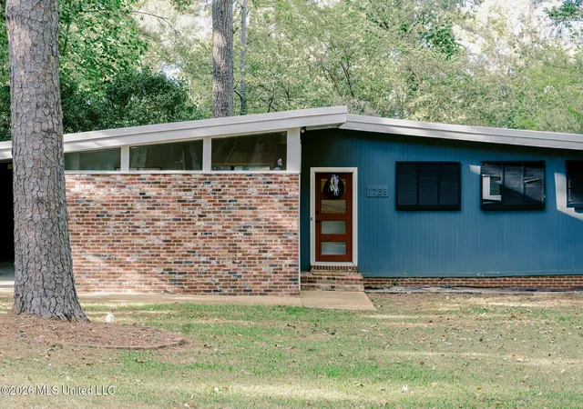 Photo 1 of Single family home for sale at 1758 Hillview Dr, Jackson, MS 39211 | MLS# 4165298 | Listing updated on 2026-10-12