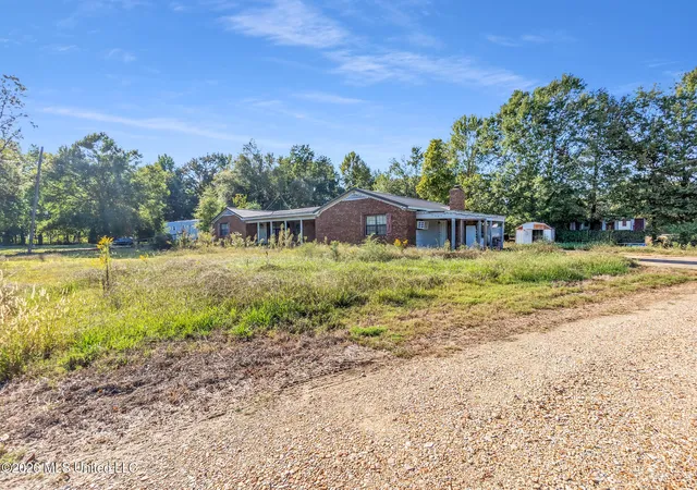 Photo 2 of Single family home for sale at 5503 Dummyline Rd, Batesville, MS 38606 | MLS# 4165039 | Listing updated on 2026-10-26