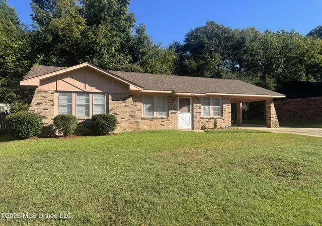 Photo 1 of Single family home for sale at 5046 Oak Crk Dr, Jackson, MS 39212 | MLS# 4165071 | Listing updated on 2026-10-23