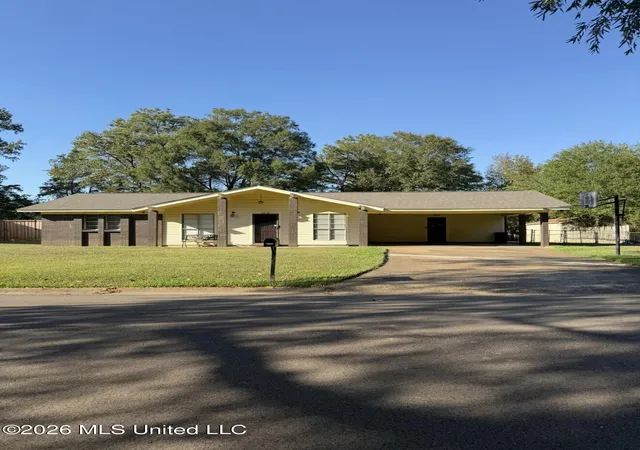 Photo 1 of Single family home for sale at 2438 Upper Dr, Pearl, MS 39208 | MLS# 4165357 | Listing updated on 2026-10-27
