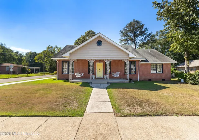 Photo 1 of Single family home for sale at 125 S 12th Avenue, Hattiesburg, MS 39401 | MLS# 4165066 | Listing updated on 2026-10-19