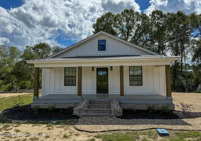 Photo 1 of Single family home for sale at 14 Mixon Rd, New Augusta, MS 39462 | MLS# 4165505 | Listing updated on 2026-10-14