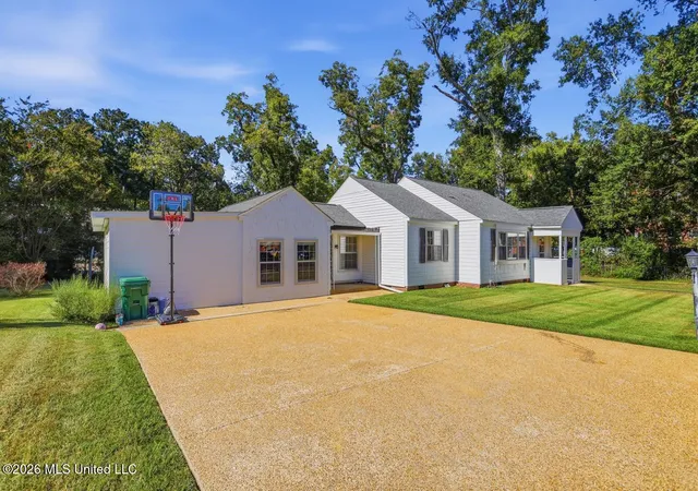 Photo 3 of Single family home for sale at 129 Mimosa St, Raymond, MS 39154 | MLS# 4165105 | Listing updated on 2026-10-19