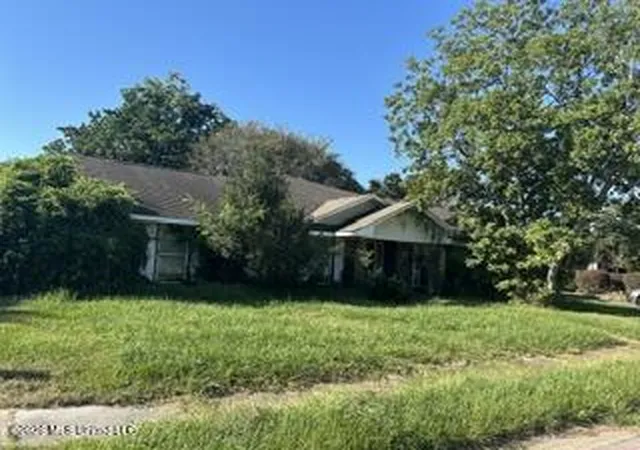 Photo 1 of Sale Pending at 2 Palmer Pl, Gulfport, MS 39507 | MLS# 4165156 | Listing updated on 2026-10-10