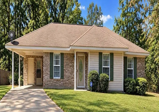 Photo 2 of Single family home for sale at 121 Haywood Ave, Winona, MS 38967 | MLS# 4165151 | Listing updated on 2026-10-10
