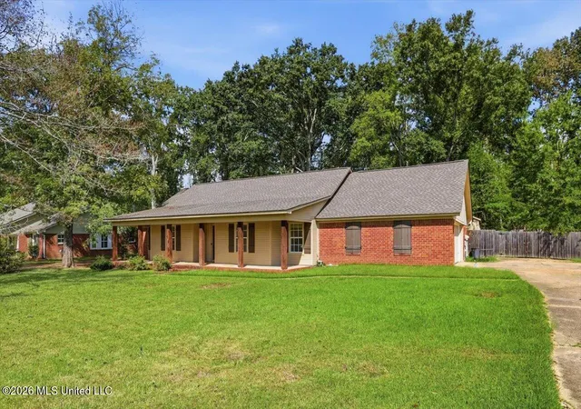 Photo 1 of Single family home for sale at 129 Sumac Dr, Madison, MS 39110 | MLS# 4165373 | Listing updated on 2026-10-13