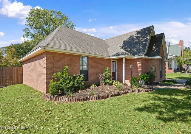 Photo 3 of Sale Pending at 7831 Richland Dr, Southaven, MS 38671 | MLS# 4165065 | Listing updated on 2026-10-28