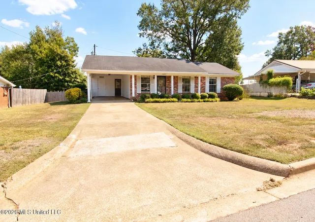 Photo 2 of Single family home for sale at 665 Scenic Dr, Grenada, MS 38901 | MLS# 4165179 | Listing updated on 2026-10-10