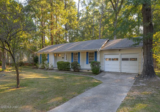 Photo 2 of Sale Pending at 5544 Wayneland Dr, Jackson, MS 39211 | MLS# 4165107 | Listing updated on 2026-10-15