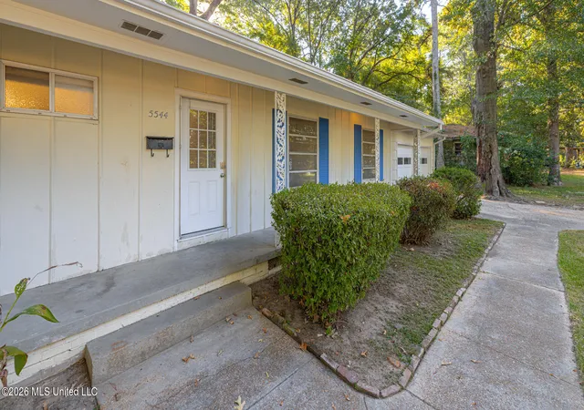 Photo 3 of Sale Pending at 5544 Wayneland Dr, Jackson, MS 39211 | MLS# 4165107 | Listing updated on 2026-10-15