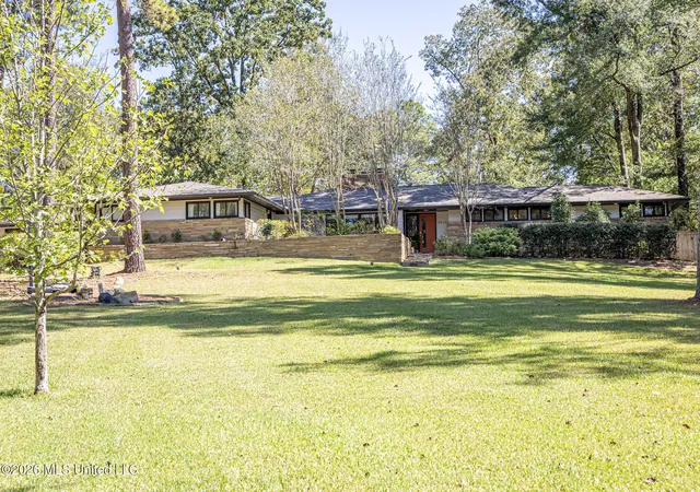 Photo 1 of Sale Pending at 3910 Pinewood Dr, Jackson, MS 39211 | MLS# 4165261 | Listing updated on 2026-10-18
