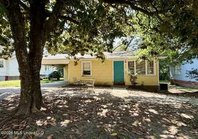 Photo 1 of Single family home for sale at 215 S 4th Street, Mc Comb, MS 39648 | MLS# 4165178 | Listing updated on 2026-10-10