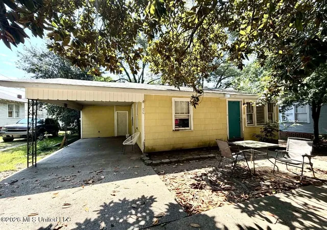 Photo 2 of Single family home for sale at 215 S 4th Street, Mc Comb, MS 39648 | MLS# 4165178 | Listing updated on 2026-10-10