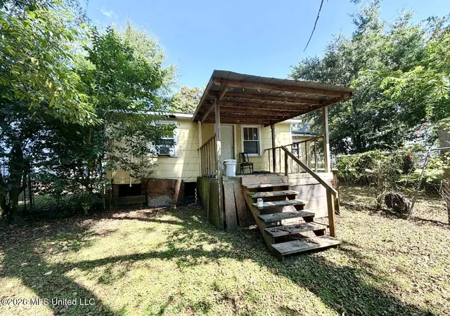 Photo 3 of Single family home for sale at 215 S 4th Street, Mc Comb, MS 39648 | MLS# 4165178 | Listing updated on 2026-10-10