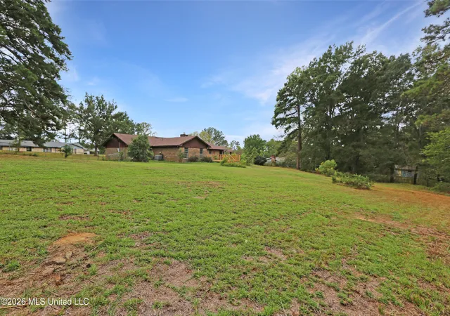 Photo 3 of Sale Pending at 2450 S Pine Lea Dr, Jackson, MS 39209 | MLS# 4165183 | Listing updated on 2026-10-21