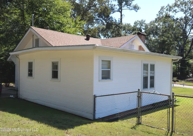 Photo 4 of Single family home for sale at 513 W 16th Street, Laurel, MS 39440 | MLS# 4165268 | Listing updated on 2026-10-24