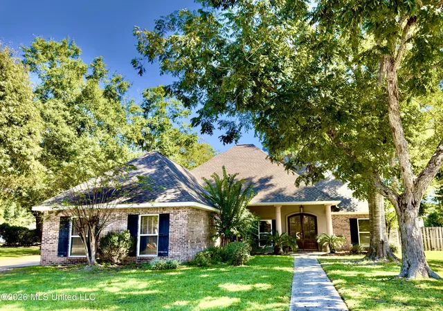 Photo 1 of Single family home for sale at 814 Canebreak Dr, Ocean Springs, MS 39564 | MLS# 4165227 | Listing updated on 2026-10-13